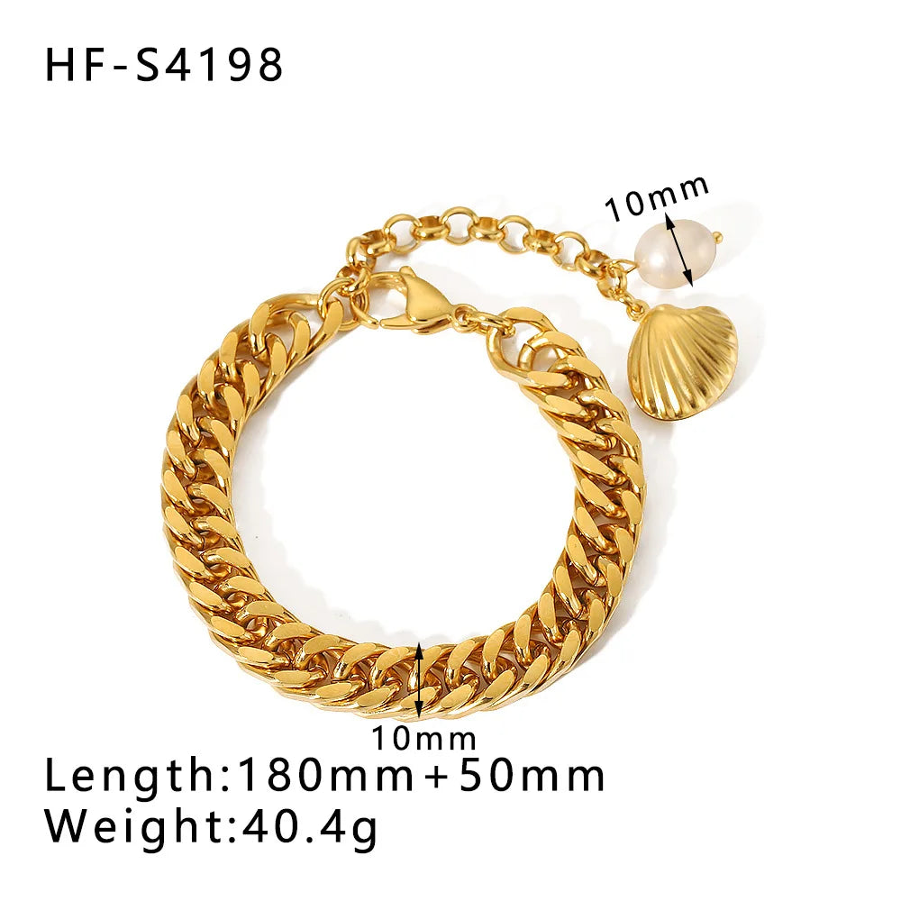 18k Gold Shell Bracelet for Beach and Leisure
