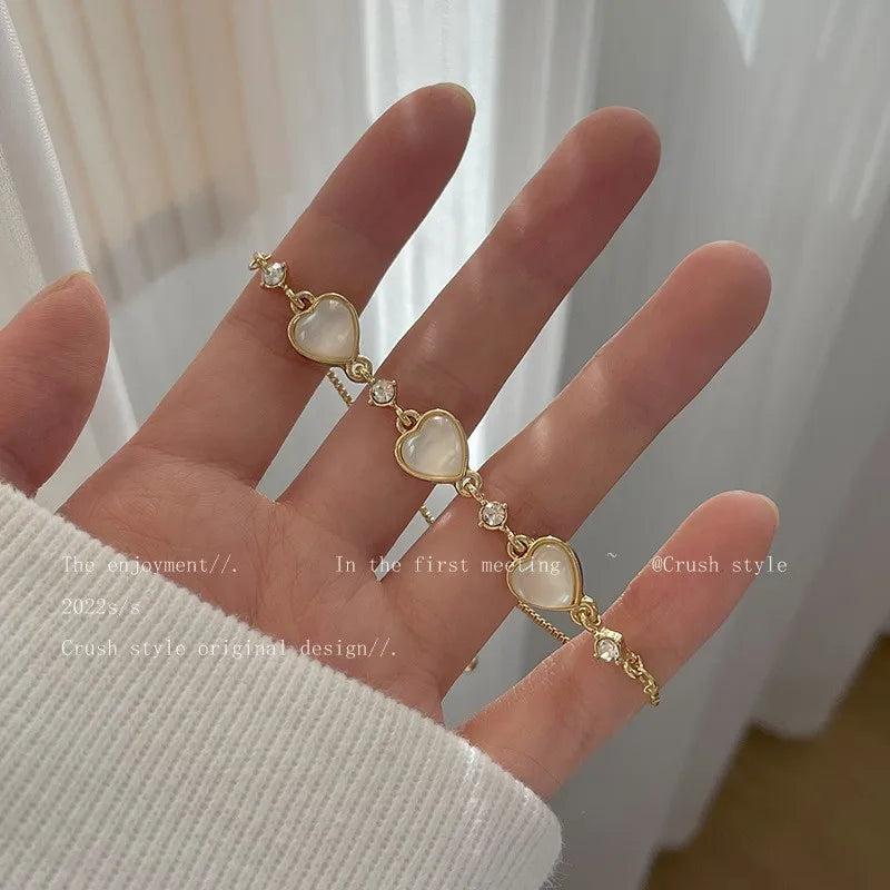 Y2K Zircon Ins Bracelets for Women Korean Fashion Sweet Girls Sparkling Hollow Heart Delicate Chain Bracelet Party Jewelry