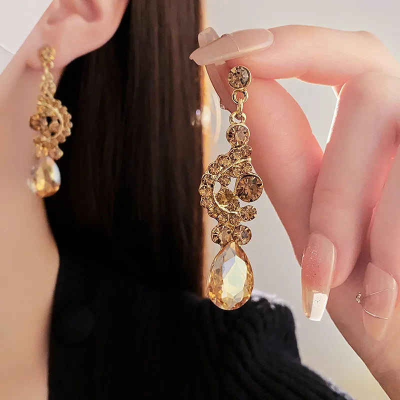 French Light Luxury Rhinestone Hollow Water Drop Necklace for Women Exquisite Elegant Collarbone Chains Temperament Jewelry Sets