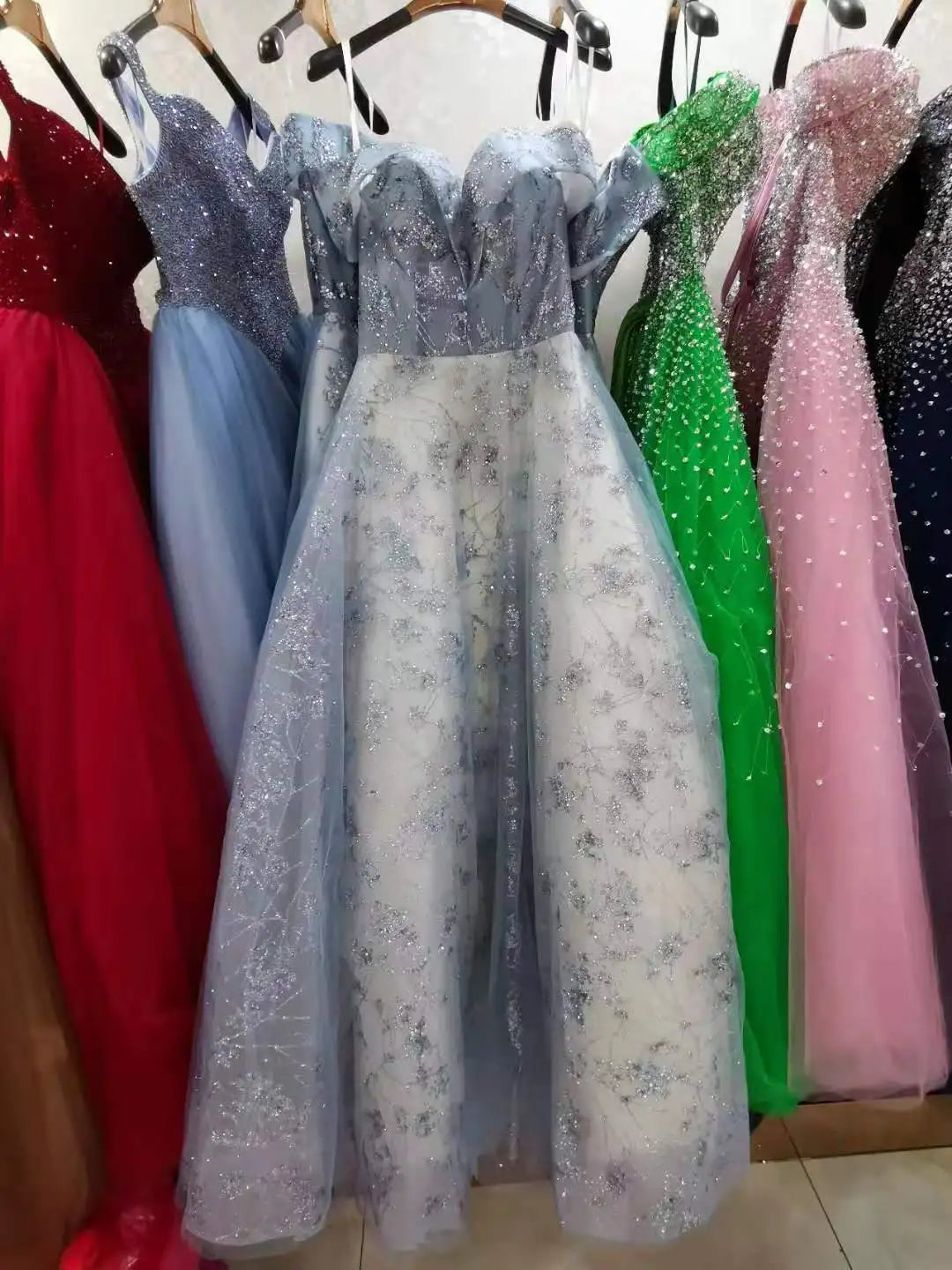 Red Evening Dress 2024 New Off The Shoulder Classic Elegant Ball Gown Sleeveless Sequined Tulle Banquet Shinning Host Customized