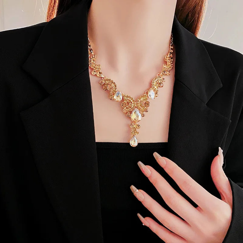 French Light Luxury Rhinestone Hollow Water Drop Necklace for Women Exquisite Elegant Collarbone Chains Temperament Jewelry Sets
