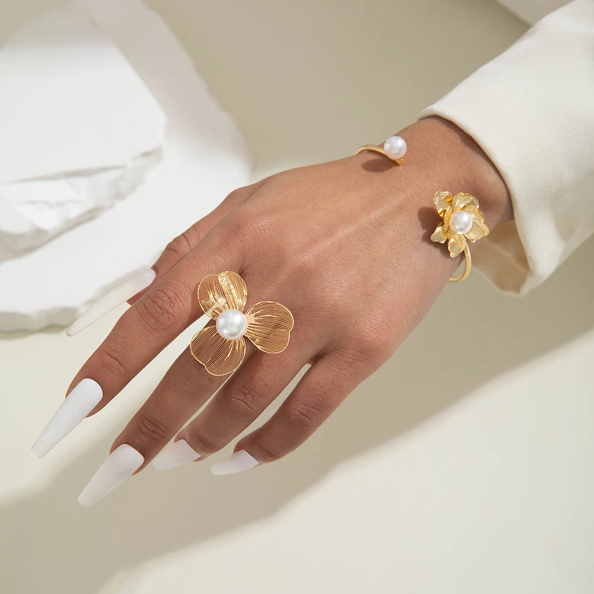 Fashiona Colored Rhinestone Butterfly Flower Imitation Pearl Irregular Ring Bracelet set Suitable for women