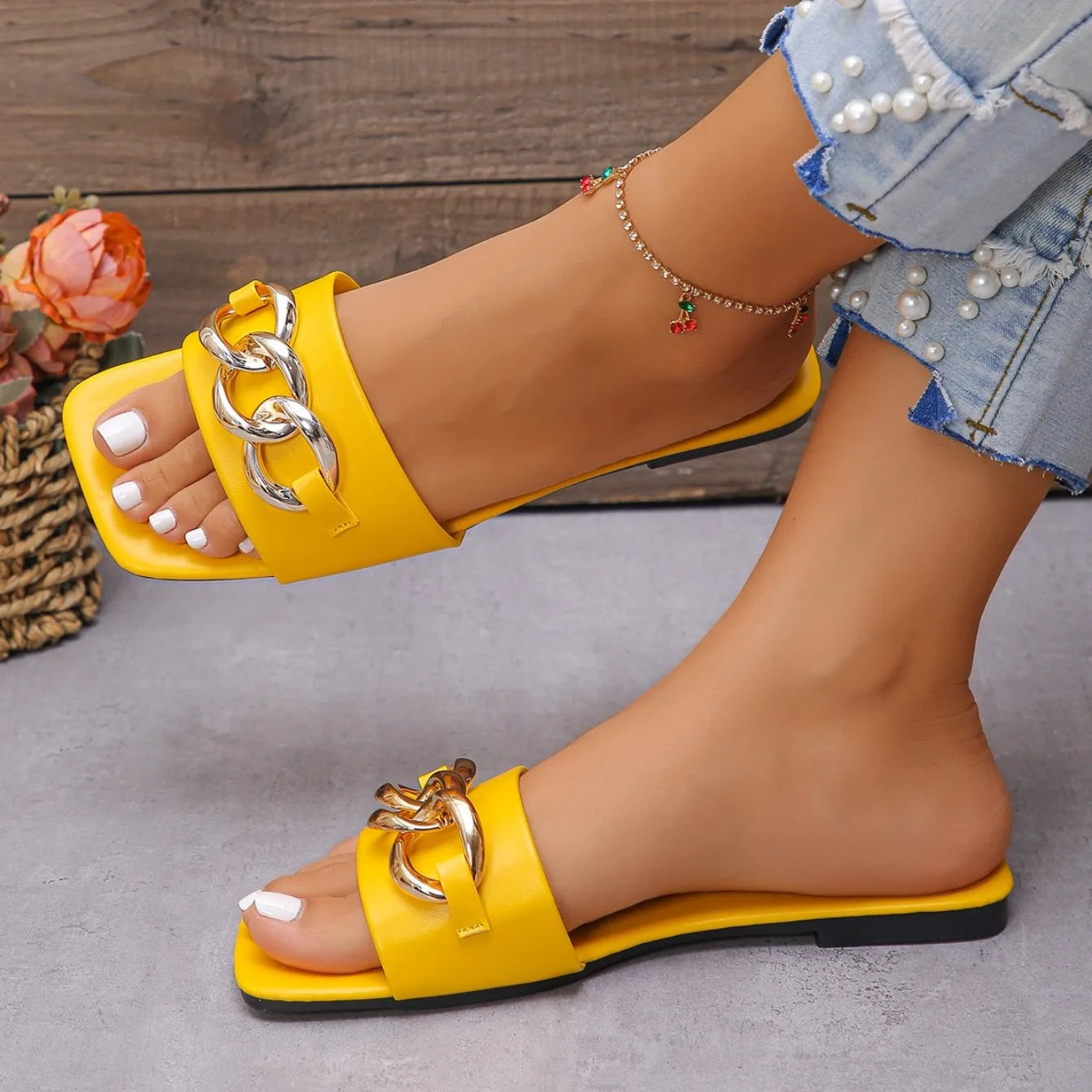 New Summer Women Slippers Rome Fashion  Designer Flat Sandals Soft Sole Sexy Shoes Women Breathable Beach Slippers Slides Women