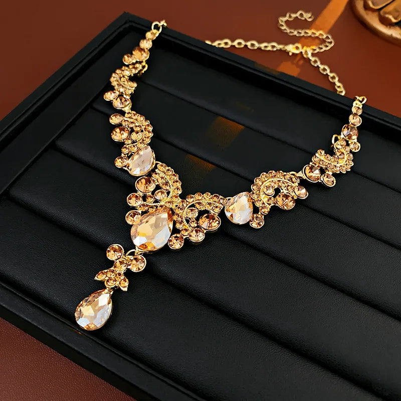 French Light Luxury Rhinestone Hollow Water Drop Necklace for Women Exquisite Elegant Collarbone Chains Temperament Jewelry Sets