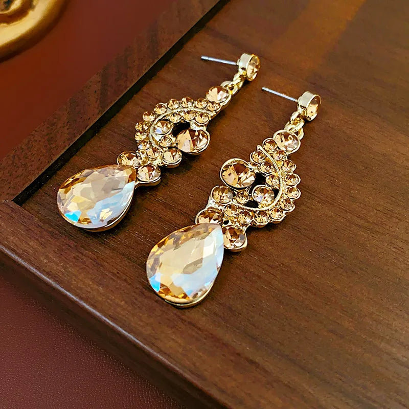 French Light Luxury Rhinestone Hollow Water Drop Necklace for Women Exquisite Elegant Collarbone Chains Temperament Jewelry Sets